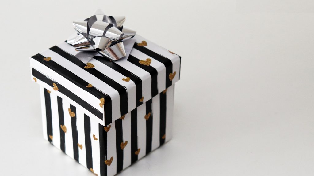 Du findest keine Geschenkidee? Dann sind hier 10 Tipps um für jeden Anlass das passende Geschenk zu finden!